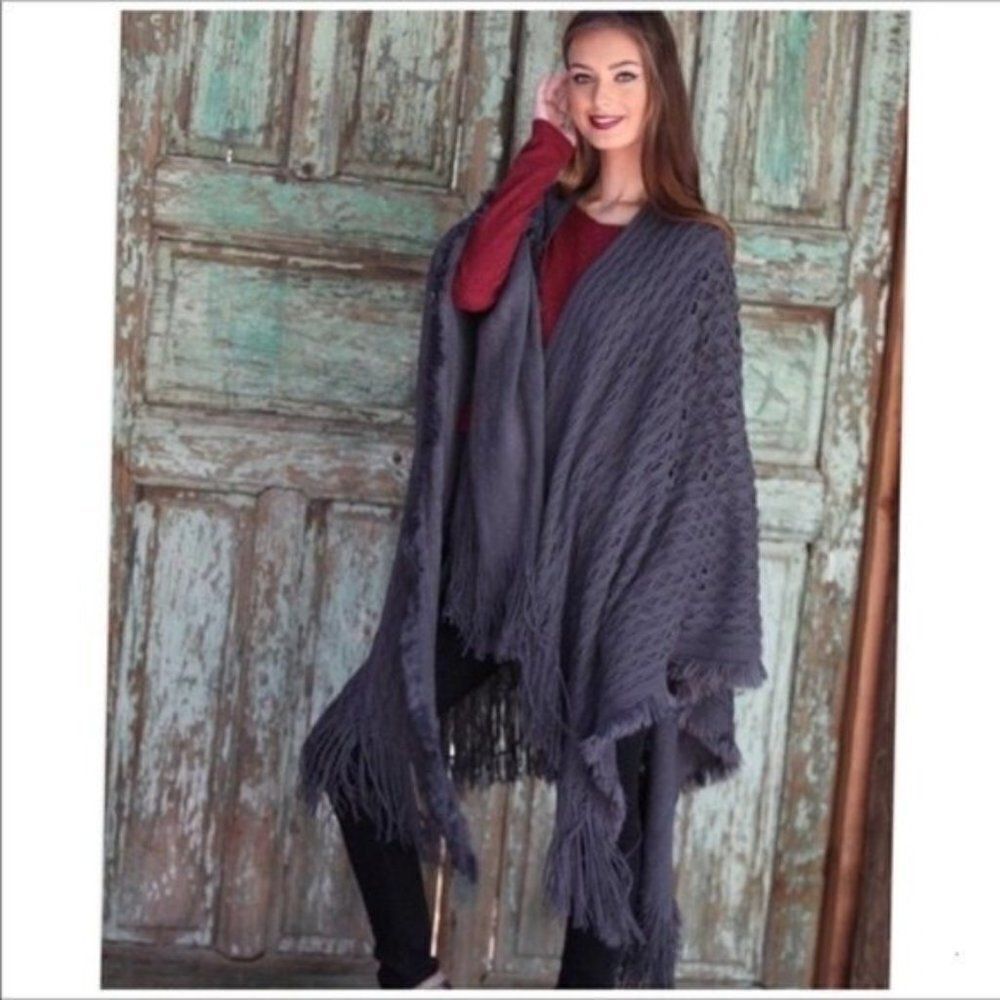 ANGIE Boho Gray Fringe Hem Poncho / Cardigan